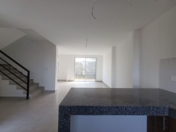 En venta casa urbanizacion Amalfi Via Salitre Daule Guayaquil