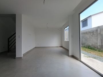 En venta casa urbanizacion Amalfi Via Salitre Daule Guayaquil