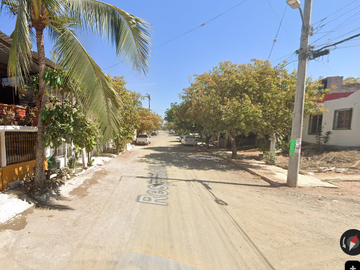Casa ubicada en colonia Vista Hermosa II Puerto Vallarta, Jalisco. Con 2 recamaras y 65m2. Muy cerca del Tecnológico Superior de Jalisco Puerto Vallar