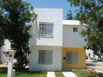 En renta casa amueblada Fracc. Las nueces