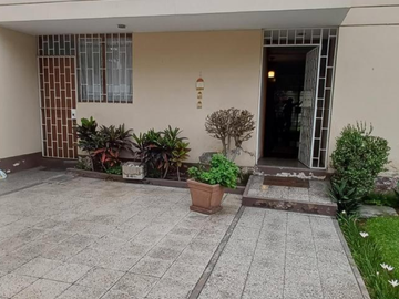 VENTA DE CASA EN LAS MAGNOLIAS SURCO