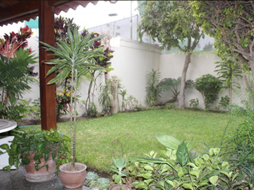 VENTA DE CASA EN LAS MAGNOLIAS SURCO