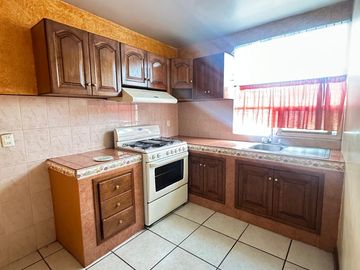 Se vende casa en la colonia Félix Ireta con dos unidades rentables cerca de ventura puente