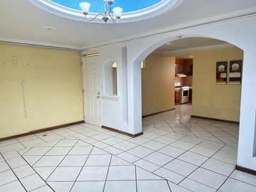 Se vende casa en la colonia Félix Ireta con dos unidades rentables cerca de ventura puente