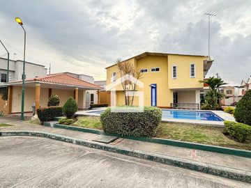 Casa en Venta en Conjunto Privado de Urb. San Patricio, Machala