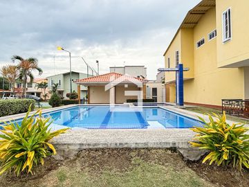 Casa en Venta en Conjunto Privado de Urb. San Patricio, Machala