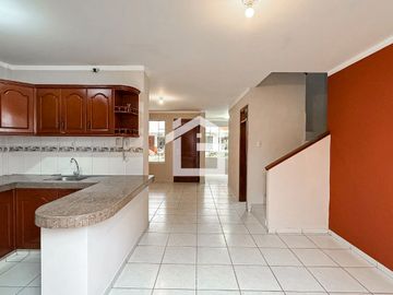 Casa en Venta en Conjunto Privado de Urb. San Patricio, Machala