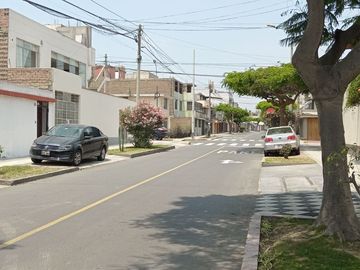Departamento en Surco por parque de la amistad  3er. piso  68.30 m2 $ 86,000