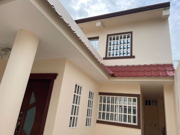 HERMOSA CASA EN VENTA URBANIZADA, Portoviejo.