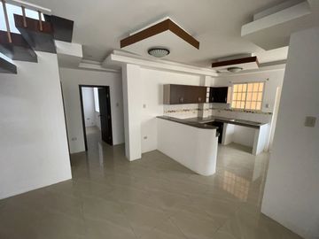 HERMOSA CASA EN VENTA URBANIZADA, Portoviejo.