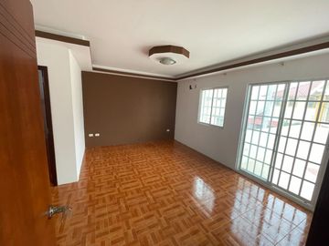 HERMOSA CASA EN VENTA URBANIZADA, Portoviejo.