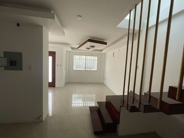HERMOSA CASA EN VENTA URBANIZADA, Portoviejo.