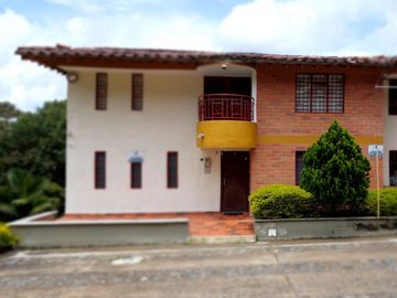 VENTA CASA EN SANTUARIO (ANTIOQUIA)