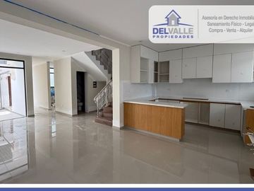 VENTA Hermosa Casa - Miraflores Country Club.