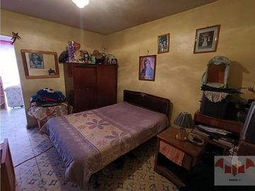 Venta de Excelente Casa con Departamentos en Nezahualcóyotl