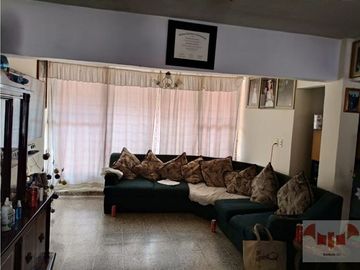 Venta de Excelente Casa con Departamentos en Nezahualcóyotl