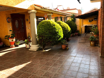 RESIDENCIA EN VENTA EN CACALOMACÁN