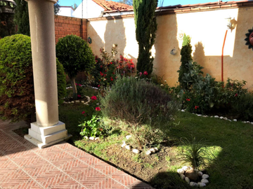 RESIDENCIA EN VENTA EN CACALOMACÁN