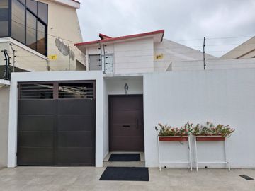 CASA EN VENTA, PUERTO AZUL, KM 11.5 VIA LA COSTA