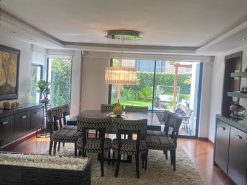 Espectacular casa de venta, Urbanización El Condado, Norte de Quito