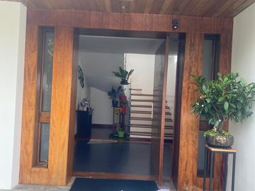 Espectacular casa de venta, Urbanización El Condado, Norte de Quito