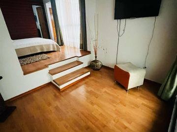 SE VENDE HERMOSA CASA REMODELADA EN COLSEGUROS (ALTA SUIZA )