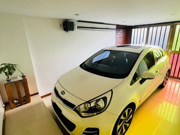 SE VENDE HERMOSA CASA REMODELADA EN COLSEGUROS (ALTA SUIZA )