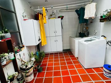 SE VENDE HERMOSA CASA REMODELADA EN COLSEGUROS (ALTA SUIZA )