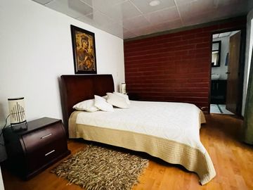 SE VENDE HERMOSA CASA REMODELADA EN COLSEGUROS (ALTA SUIZA )