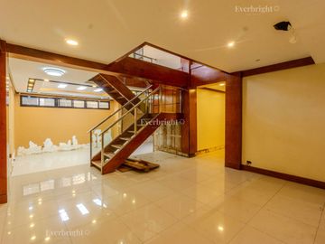 **one away** 5br house in Tierra Pura, Quezon City for sale