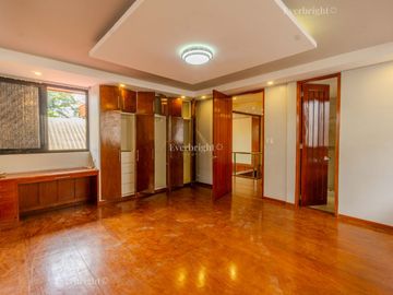 **one away** 5br house in Tierra Pura, Quezon City for sale