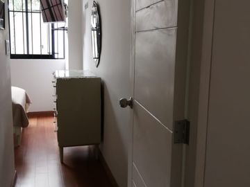 VENDO DEPARTAMENTO EN PRIMER PISO- MIRAFLORES