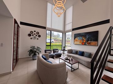 Casa de Lujo en Venta en la Mejor Urbanización de Nayón