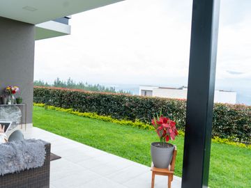 Casa de Lujo en Venta en la Mejor Urbanización de Nayón