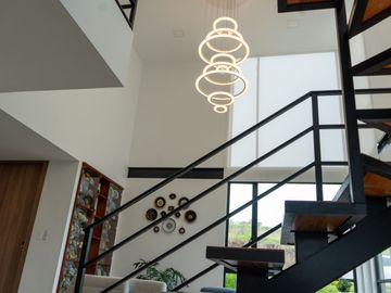 Casa de Lujo en Venta en la Mejor Urbanización de Nayón