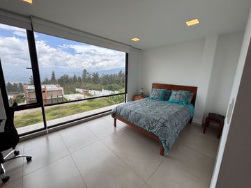 Casa de Lujo en Venta en la Mejor Urbanización de Nayón