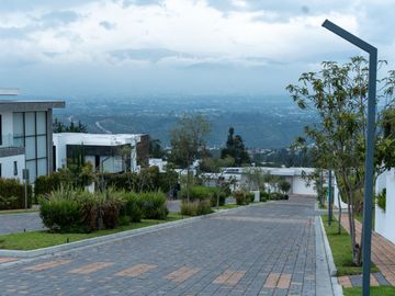 Casa de Lujo en Venta en la Mejor Urbanización de Nayón