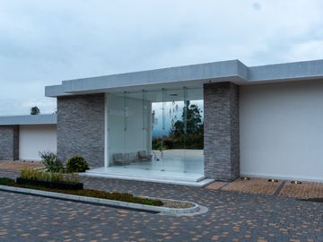 Casa de Lujo en Venta en la Mejor Urbanización de Nayón