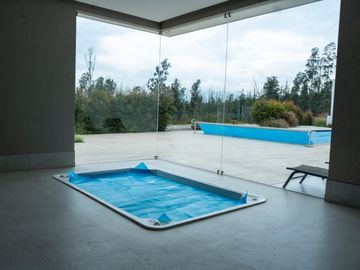 Casa de Lujo en Venta en la Mejor Urbanización de Nayón