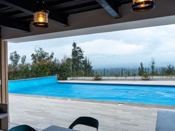 Casa de Lujo en Venta en la Mejor Urbanización de Nayón