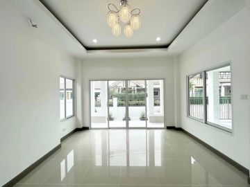 Single-storey detached house for sale, newly renovated, Senseer Home Village, Ao Udom, Sriracha, Chonburi