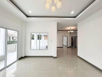 Single-storey detached house for sale, newly renovated, Senseer Home Village, Ao Udom, Sriracha, Chonburi