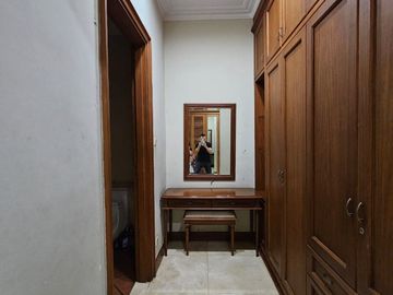 RUMAH LUAS SEMI FURNISH at Jl MAS PUTIH, PERMATA HIJAU