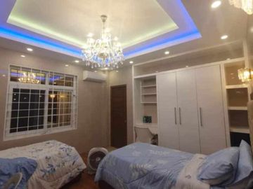 Mansion House and A Farm Lot in Tagaytay City