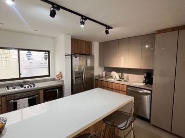 VENDO CASA EN UNIDAD CERRADA EN CASTROPOL- MEDELLIN-EL POBLADO
