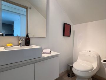 VENDO CASA EN UNIDAD CERRADA EN CASTROPOL- MEDELLIN-EL POBLADO