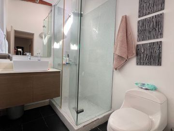 VENDO CASA EN UNIDAD CERRADA EN CASTROPOL- MEDELLIN-EL POBLADO