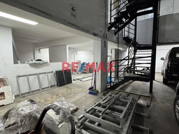 Se Vende Edificio De 9 Pisos Para Almacen En Cercado De Lima - Gran Ocasion Para Importadores