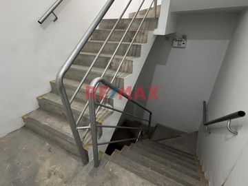 Se Vende Edificio De 9 Pisos Para Almacen En Cercado De Lima - Gran Ocasion Para Importadores