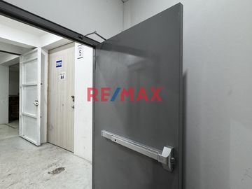 Se Vende Edificio De 9 Pisos Para Almacen En Cercado De Lima - Gran Ocasion Para Importadores
